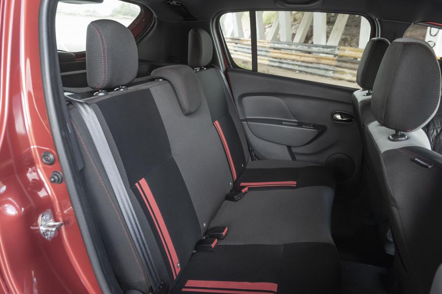 Интерьер Renault Sandero R.S. 2019 года  (фото 36 из 49)